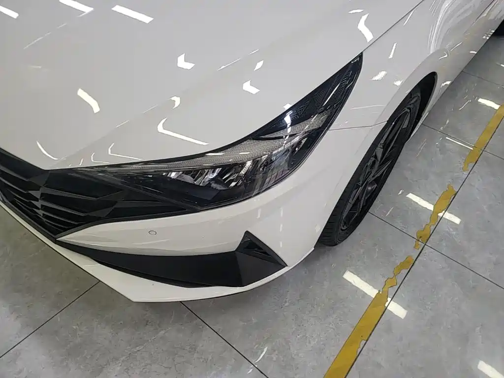 Photo 24 - Hyundai Elantra