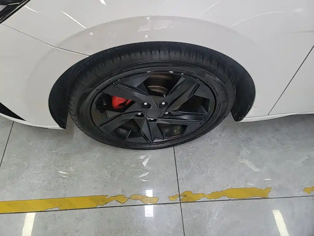 Photo 23 - Hyundai Elantra