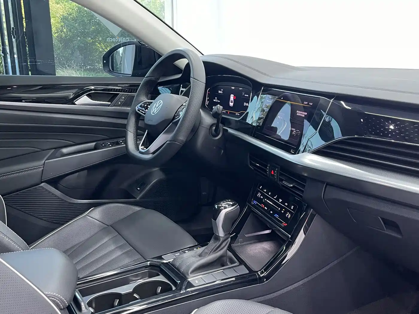 Volkswagen Passat 2024 380TSI Dragon Soaring Edition фото 6