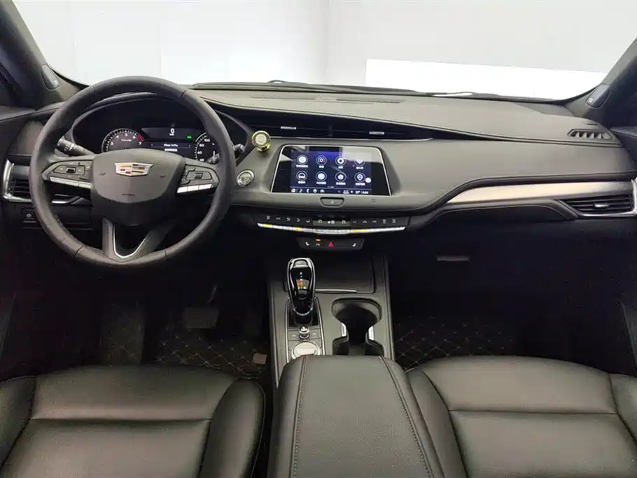 CADILLAC XT4
