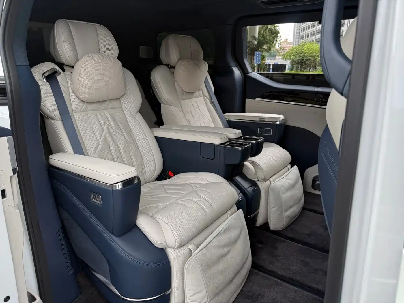 ZEEKR 009 2026 2024 6-seat Executive AWD 108kWh
