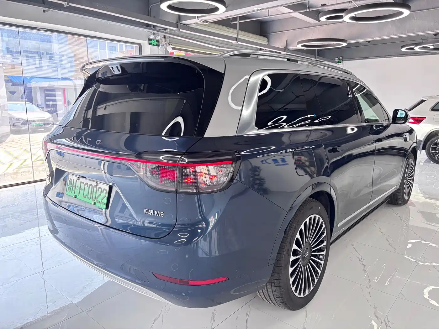 AITO Wenjie AITO M9 2025 Extended Range Ultra 52kWh 6-Seater фото 4