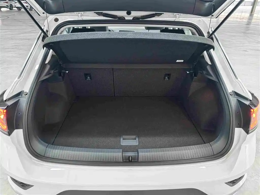 VOLKSWAGEN T-ROC EXPLORING SONGS