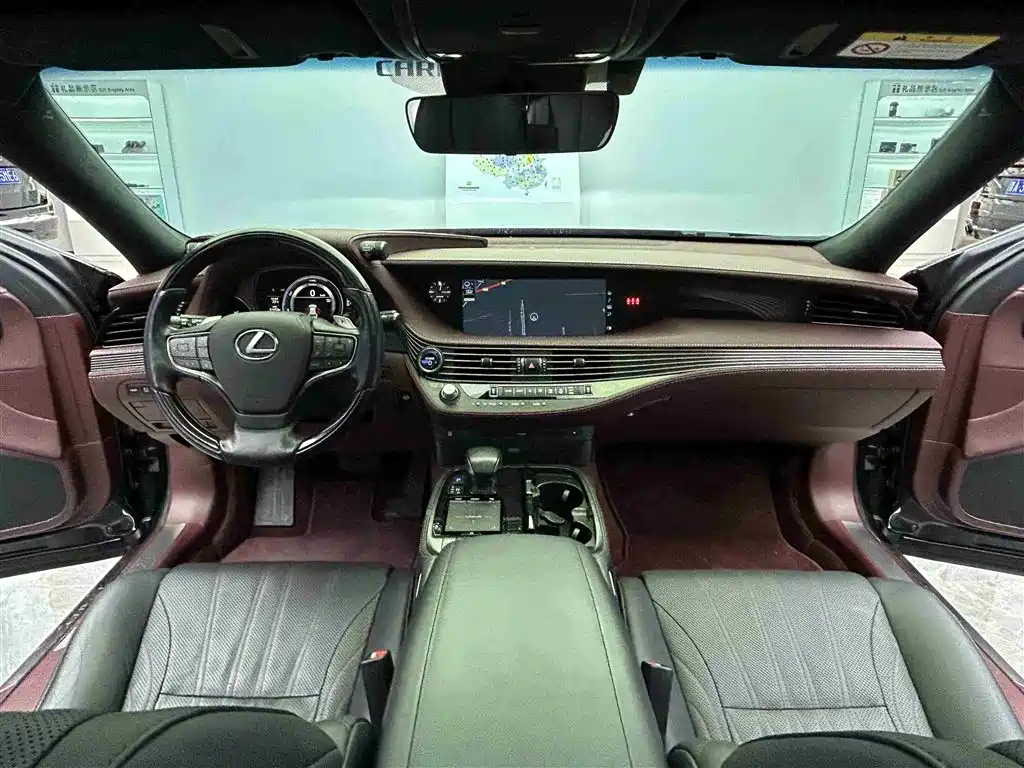 Lexus LS 2018 500h Executive Edition China V фото 13