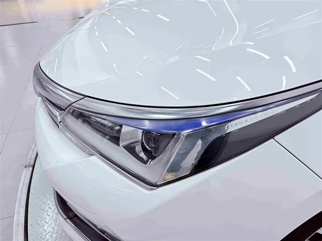 Toyota Corolla 2017 Facelift Hybrid 1.8L E-CVT Leading Edition фото 9
