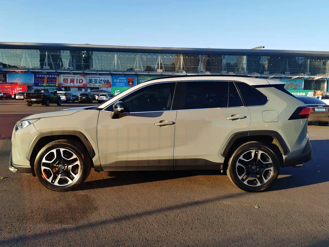 Toyota RAV4 Rongfang 2020 2.0L CVT 2WD Prestige Edition фото 2