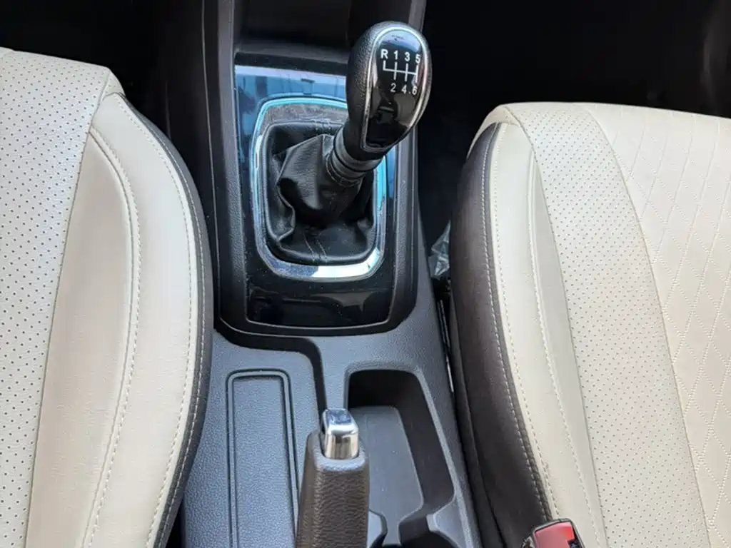 Baojun 310W 2017 2017 1.5L Manual Fashion Edition (China V)