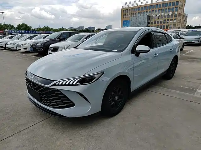 BYD Qin PLUS DM-i, система помощи водителю, 55KM, Лидер