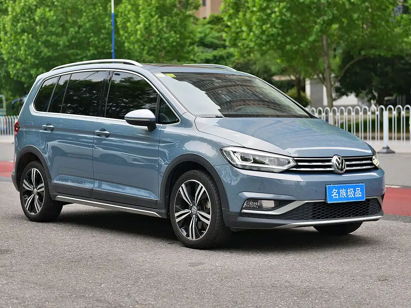 Volkswagen Touran 2018 Touran L 280TSI DSG Cross Edition 7-seater China VI фото 7