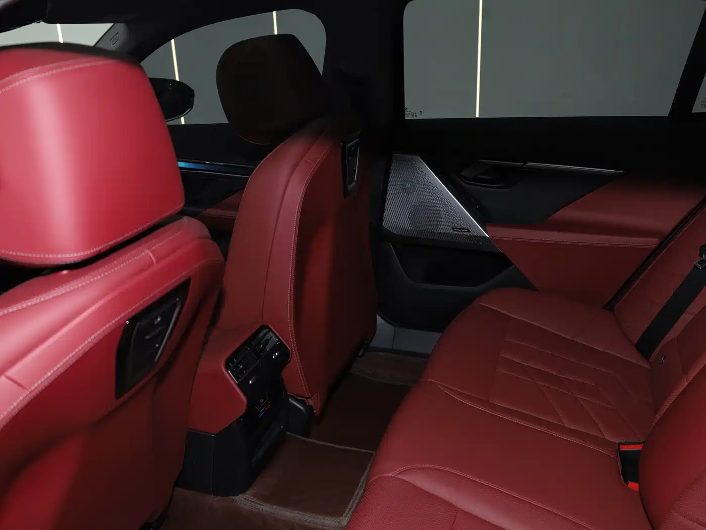 BMW 5 Series 2025 530Li Leading M Sport Package фото 29
