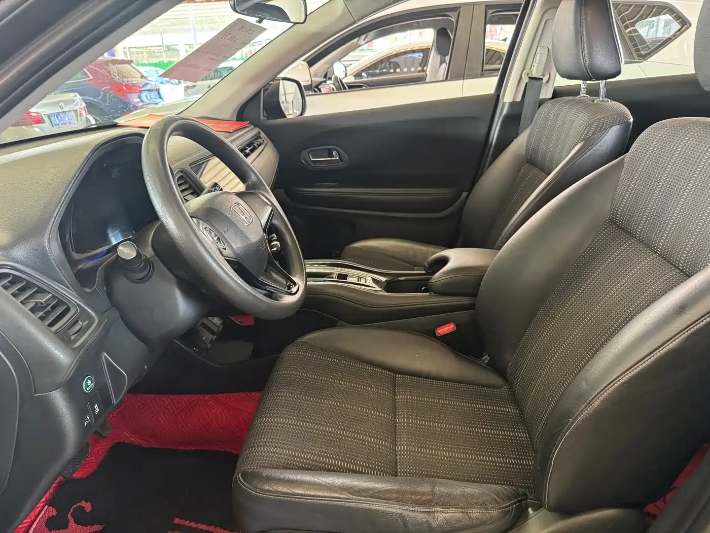 Фото 4 - Honda Vezel