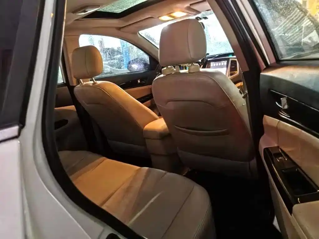 Фото 7 - Changan Eado