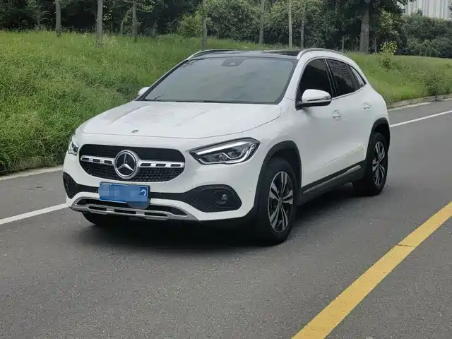 Mercedes-Benz GLA 2023 GLA 220 — фото 1