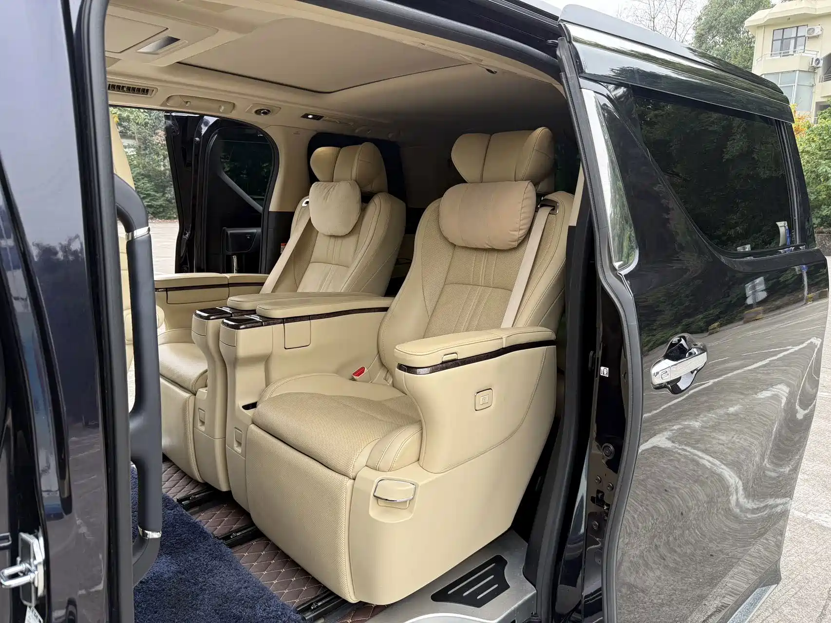Фото 11 - Toyota Vellfire