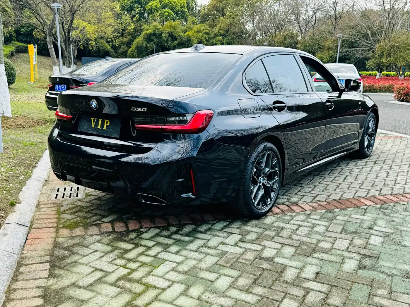 BMW 3 Series 2025 330Li M Sport Night Edition фото 5