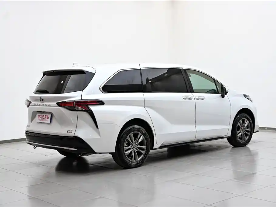 Toyota Sienna 2026 2.5L Hybrid FWD Luxury Edition фото 7