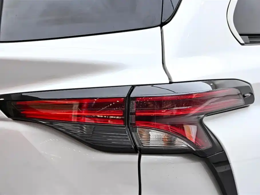 Toyota Sienna 2026 2.5L Hybrid FWD Luxury Edition фото 9