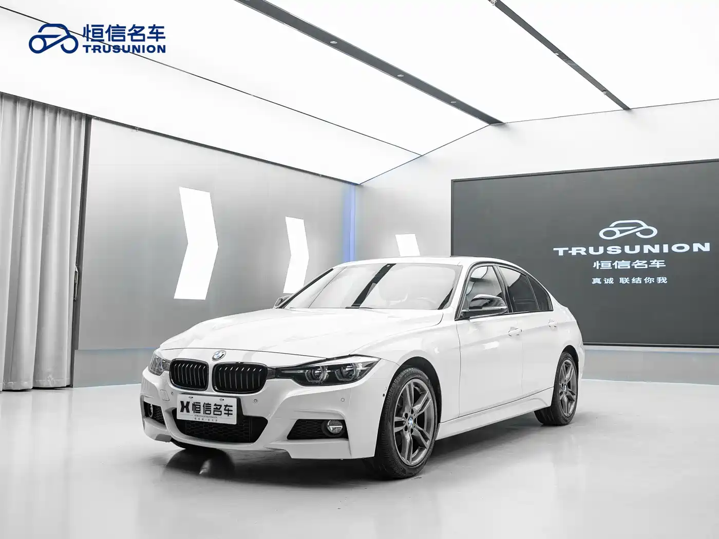 BMW 3 Series 2018 320i M Sport Black Night Edition фото 3