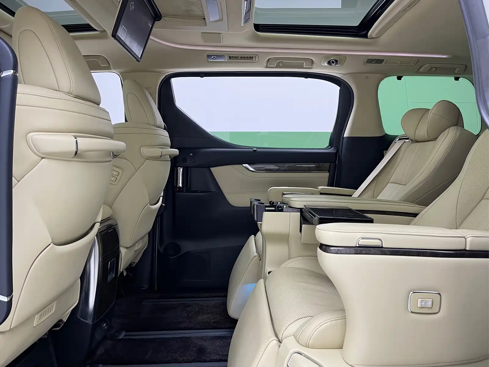 Фото 8 - Toyota Vellfire