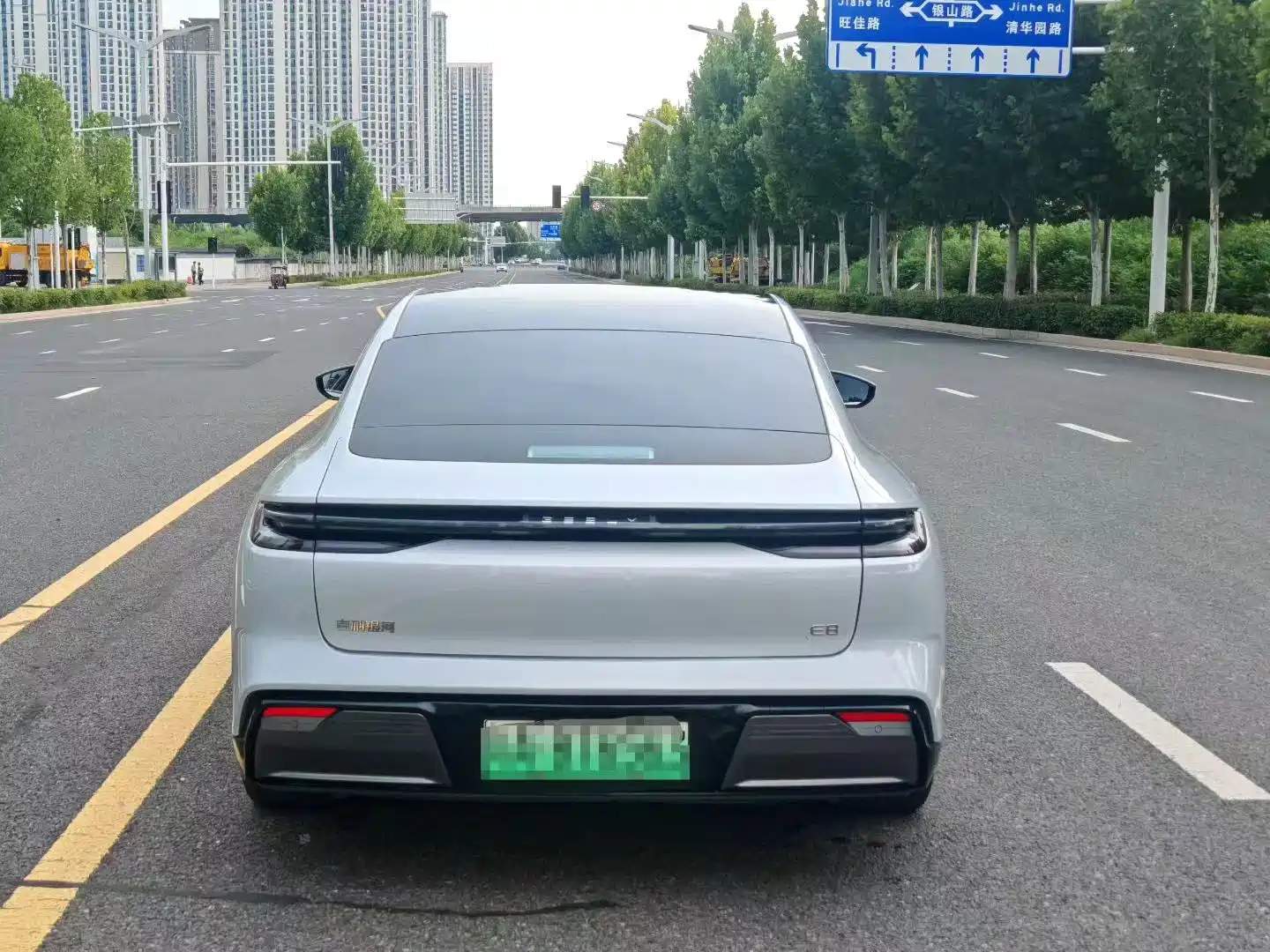 Photo 8 - Geely Galaxy Galaxy E8