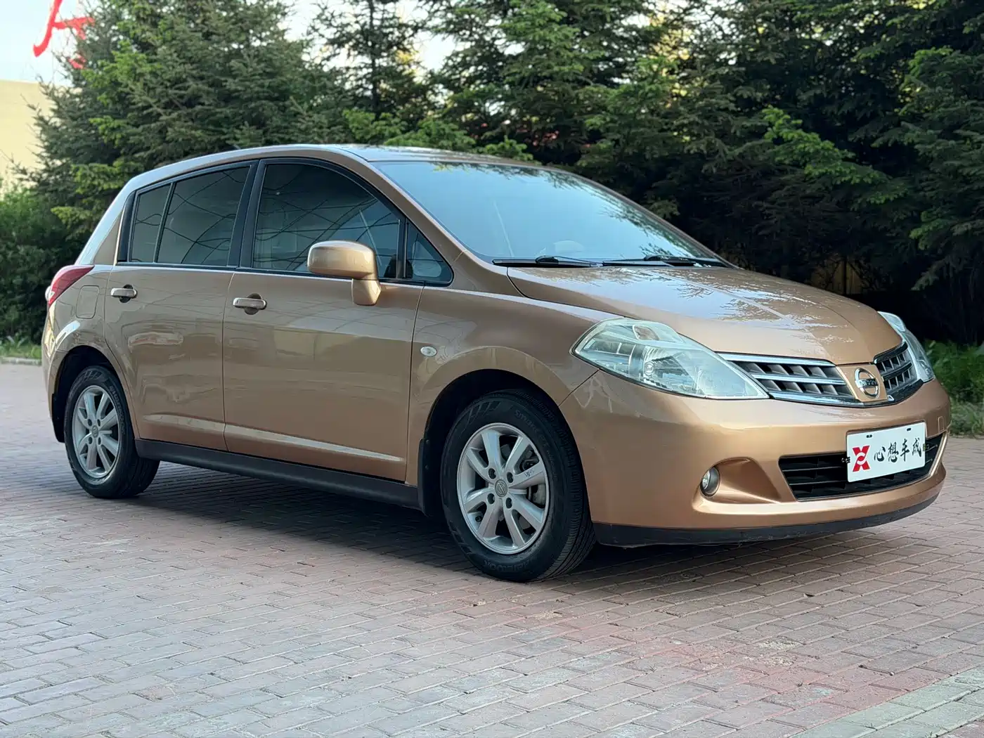 Photo 3 - Nissan Tiida