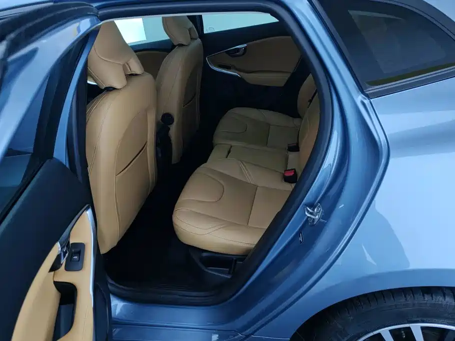 Photo 11 - Volvo V40