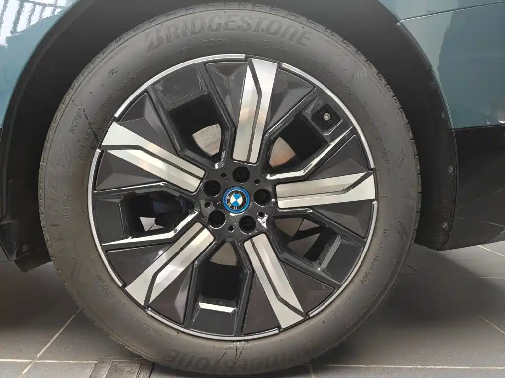 Фото 7 - BMW iX