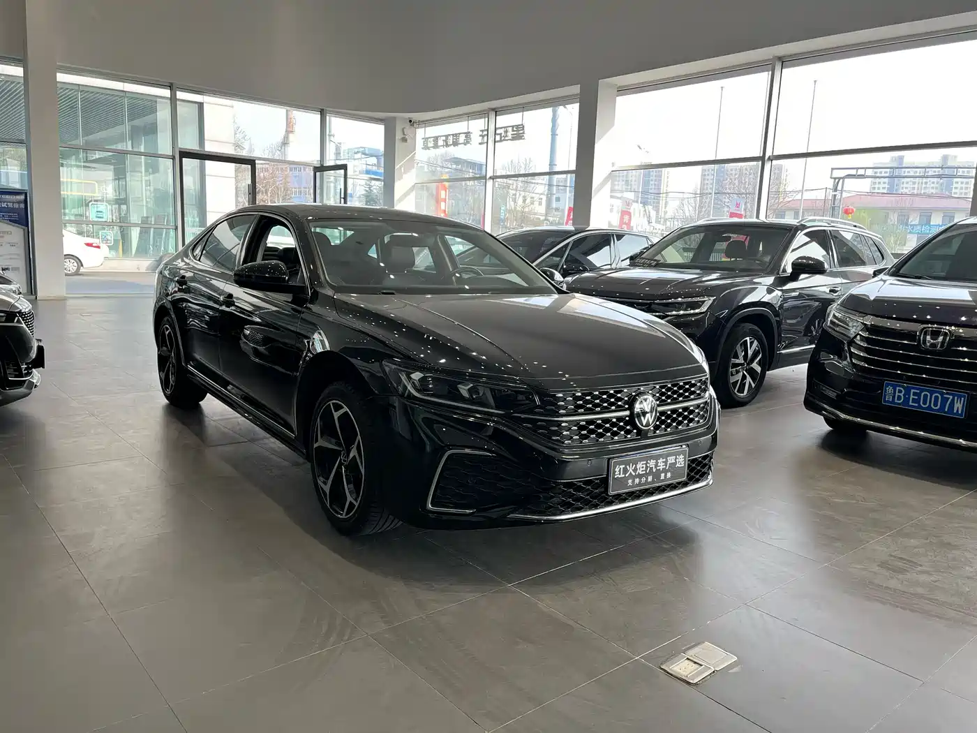 Volkswagen Passat 2023 330TSI Starlight Elite Edition фото 3
