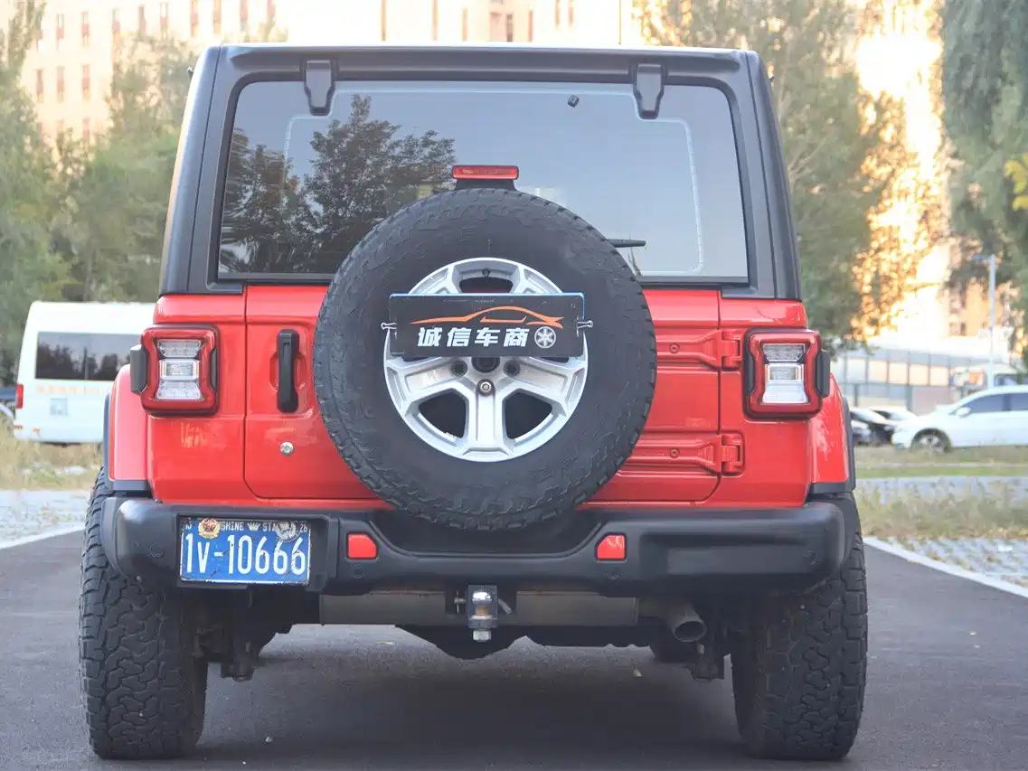 Фото 8 - Jeep Wrangler