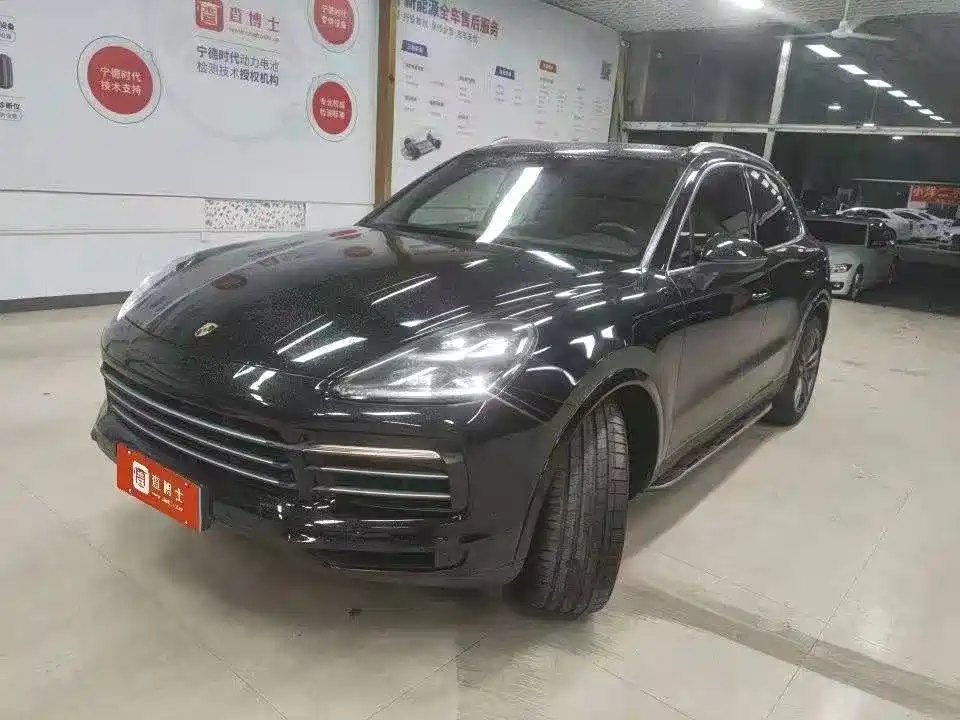 Photo 1 - Porsche Cayenne