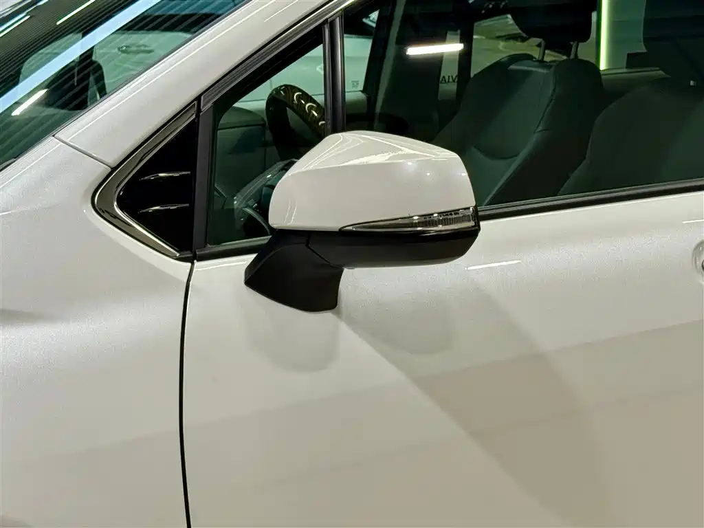 Toyota Granvia 2024 2.5L Hybrid Comfort фото 13