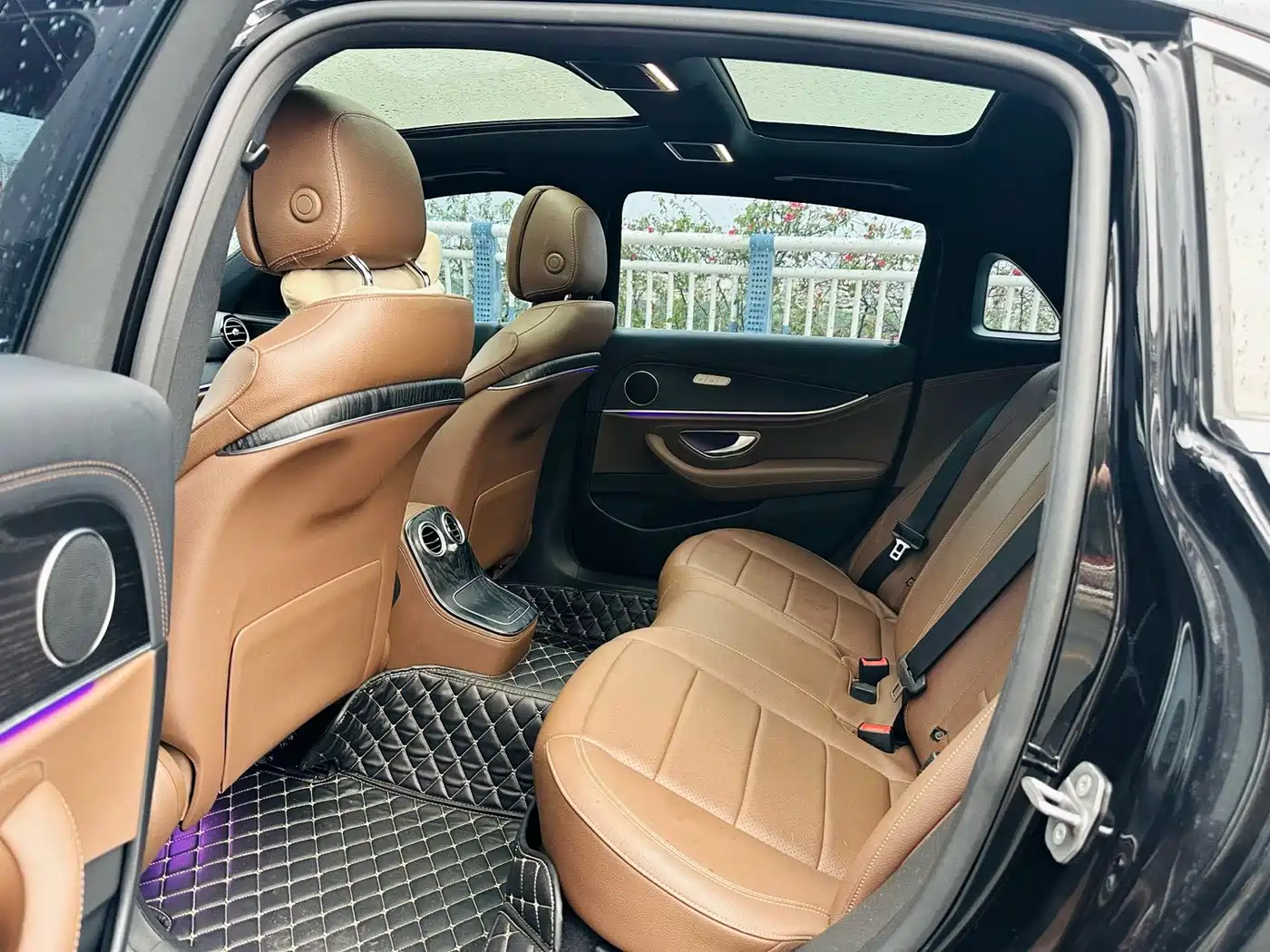 Mercedes-Benz E-Class New Energy 2022 E 350 e L Plug-in Hybrid Sports Sedan фото 4