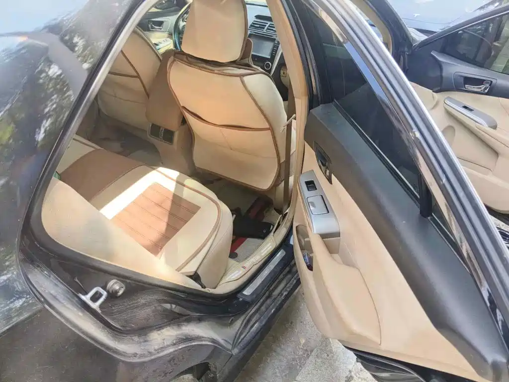 Photo 11 - Toyota Camry
