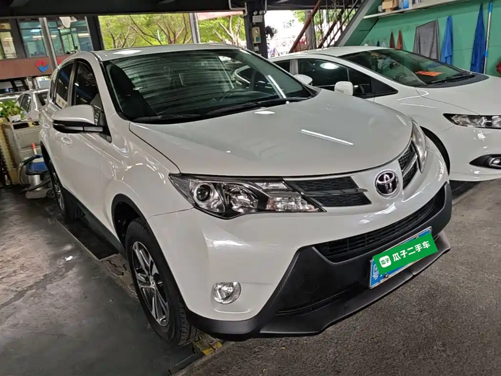 Toyota RAV4 Rongfang 2015 2.0L CVT 2WD Trend Edition фото 4