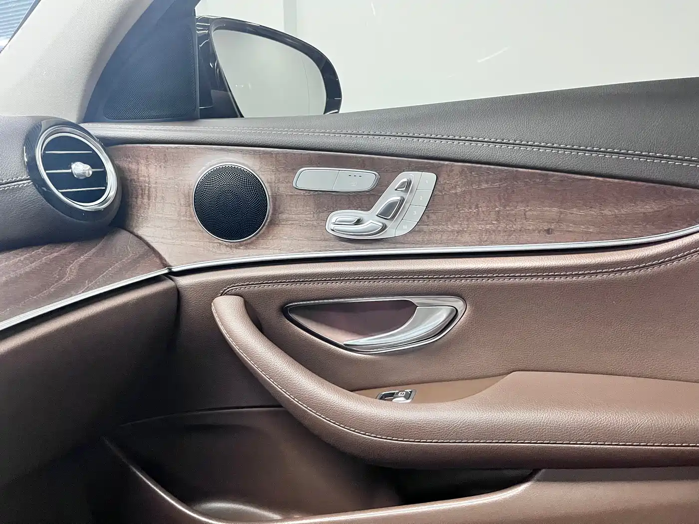 Mercedes-Benz E-Class 2023 E 300 L Fashion фото 6