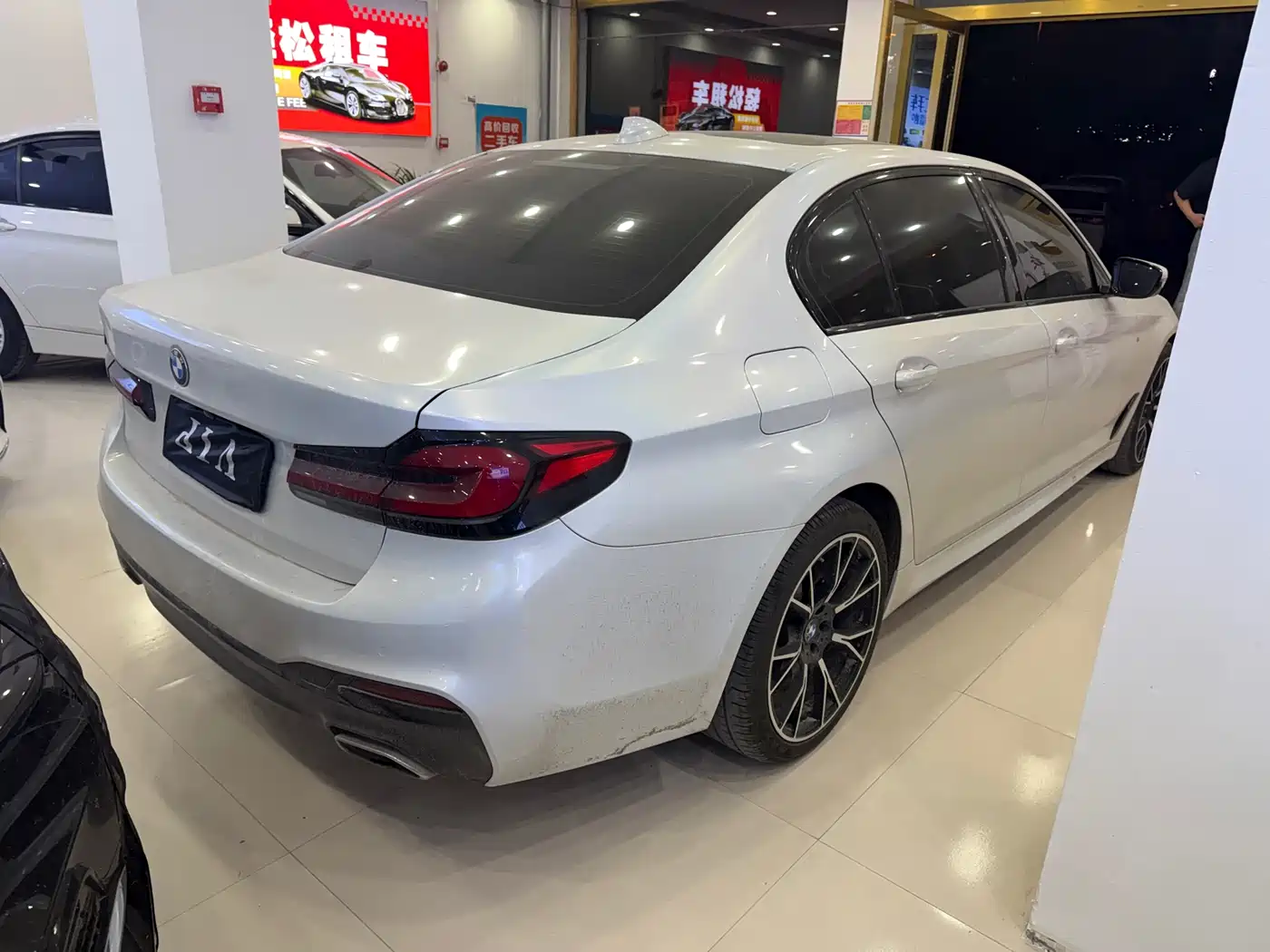 BMW 5 Series 2019 530Li Premium M Sport Package фото 5