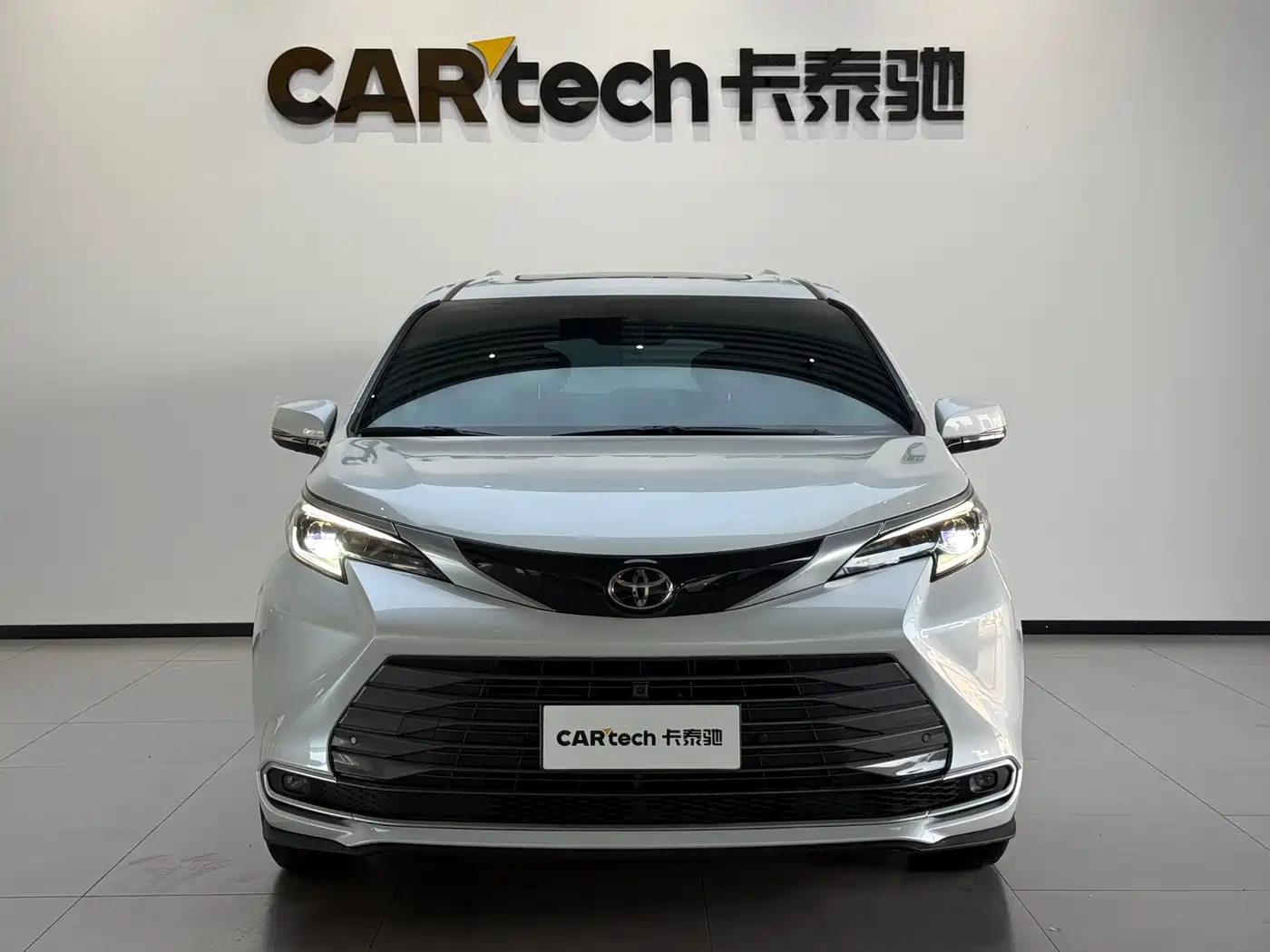 Toyota Sienna 2024 2.5L Hybrid 4WD Premium Edition