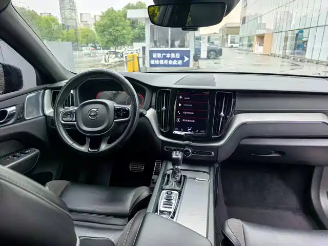 Volvo XC60 2021 T5 AWD R-Design — фото 4