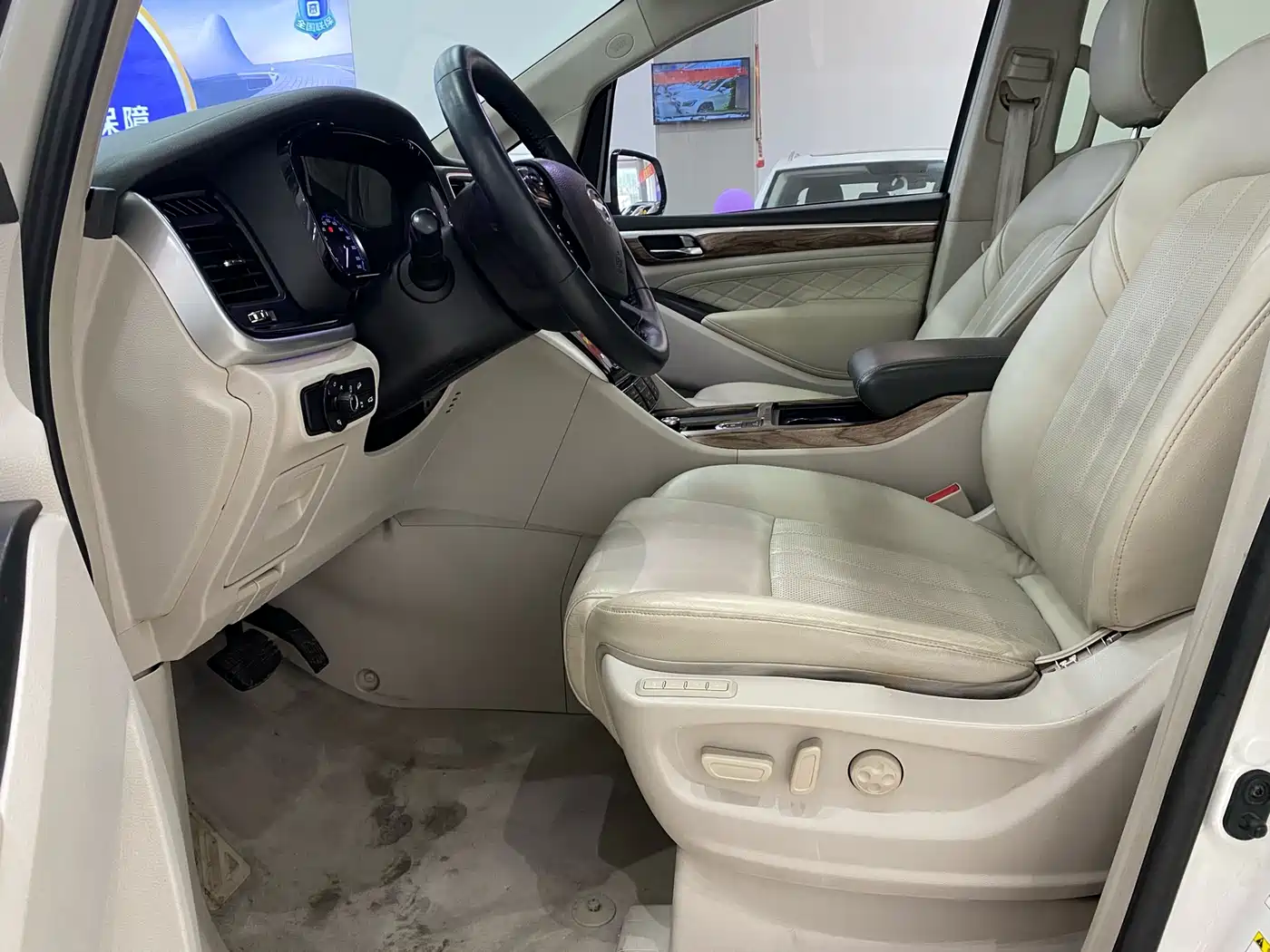 GAC Trumpchi Trumpchi M8 2018 320T Flagship Edition фото 4