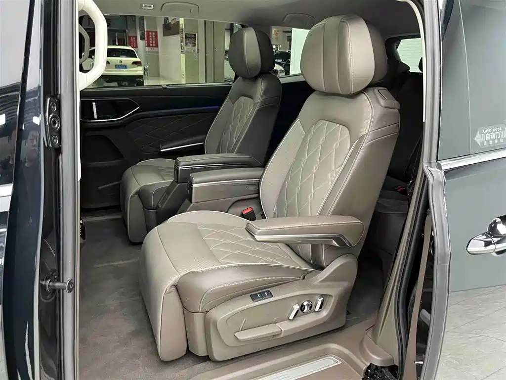Volkswagen Viloran 2024 380TSI Executive Edition фото 14