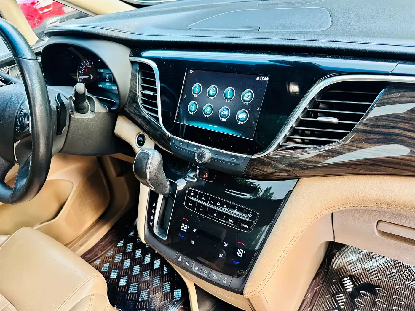 Фото 31 - Buick GL8