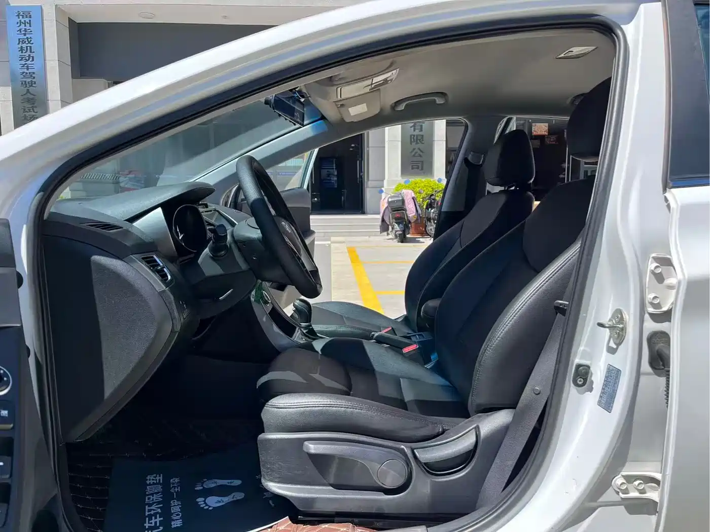 Hyundai Langdong 2016 1.6L Automatic Smart Edition фото 12