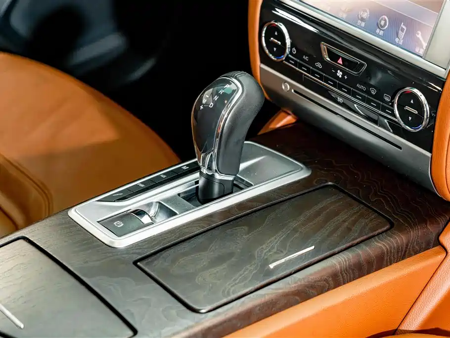 Photo 18 - Maserati Quattroporte