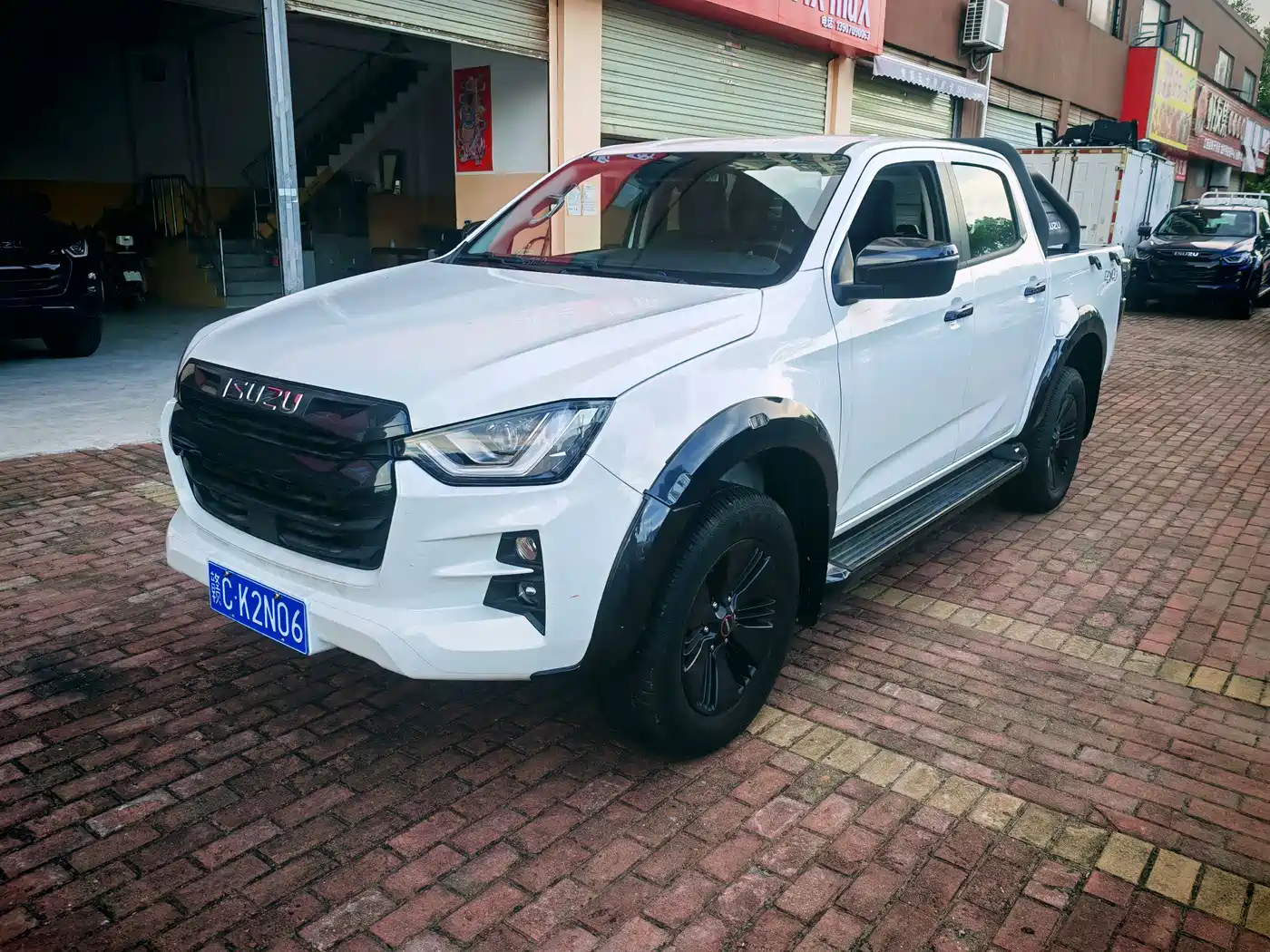 Isuzu D-MAX 2026 2023 1.9T Automatic 4WD V-CROSS Comfort Leader