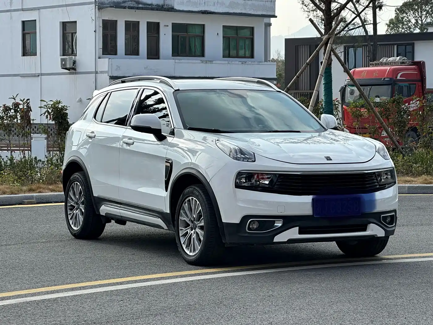 Lynk & Co 01 2017 2.0T 2WD фото 2