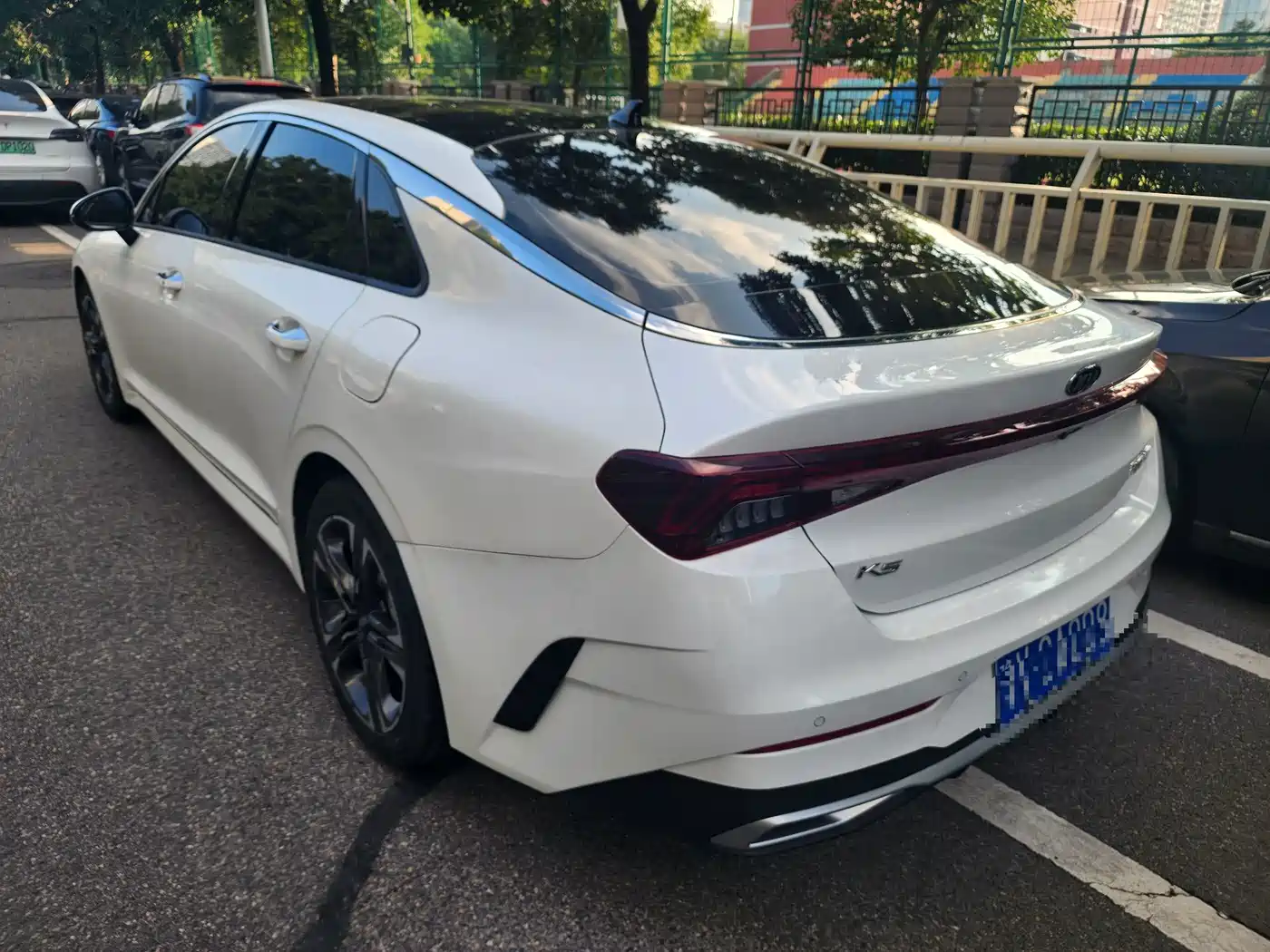 Photo 2 - Kia K5