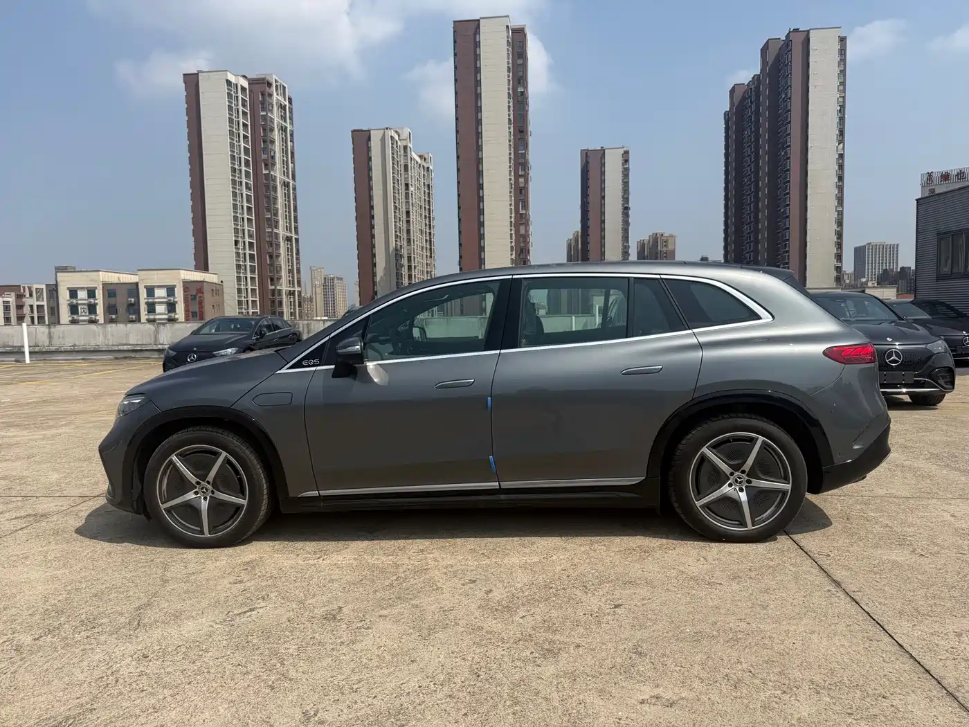 MERCEDES-BENZ EQS SUV