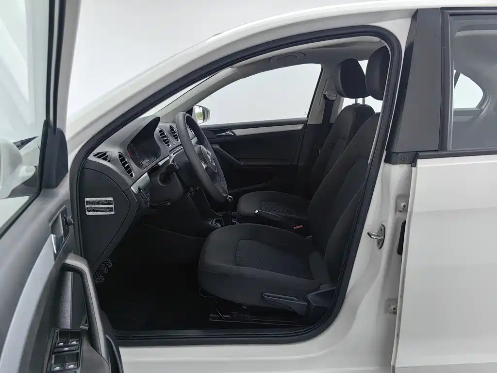 Photo 10 - Volkswagen Jetta