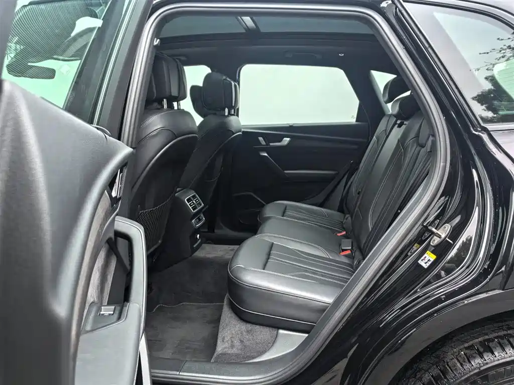 Фото 13 - Audi Q5L