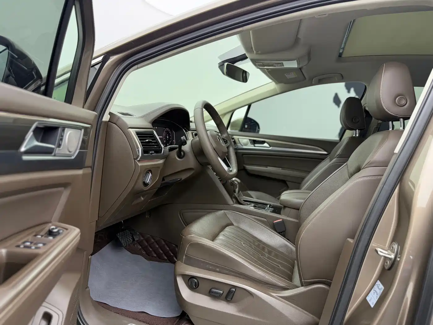 Volkswagen Viloran 2020 330TSI Luxury Edition фото 5